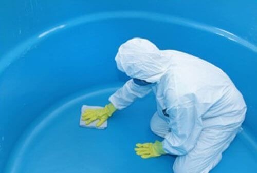 Water tank cleaning